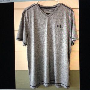 Under Armour Mens Shirt Loose Fit V-neck A56